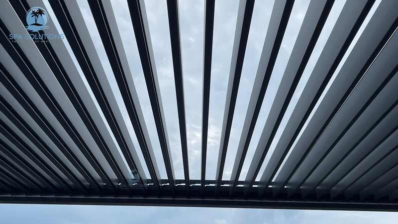 Spa Solutions Sky Pergola Skymotion LED aluminium Pergola 4M x 4M motorisé