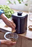 Emile Henry Küchenutensilien Essigtopf Keramik 2.5 Liter Schwarz