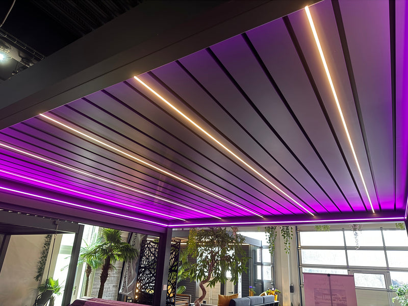 Spa Solutions Sky Pergola SkyGrand Master Aluminium Pergola LED 5m x 6m motorisiert Wandmontage 6m