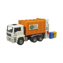 Fratello che gioca veicoli, camion della spazzatura a baldacchino