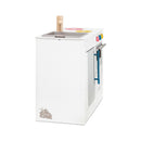 I bambini di Micki giocano alla cucina