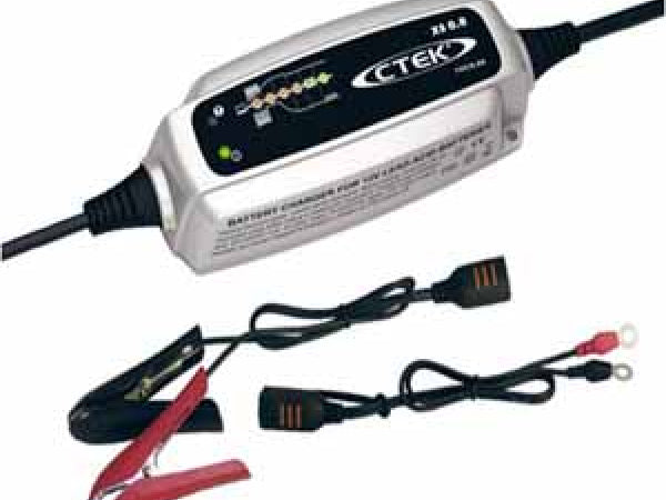 Chargeur de batteries de batteries de véhicules C-TEK 12 volts / 0,8 a