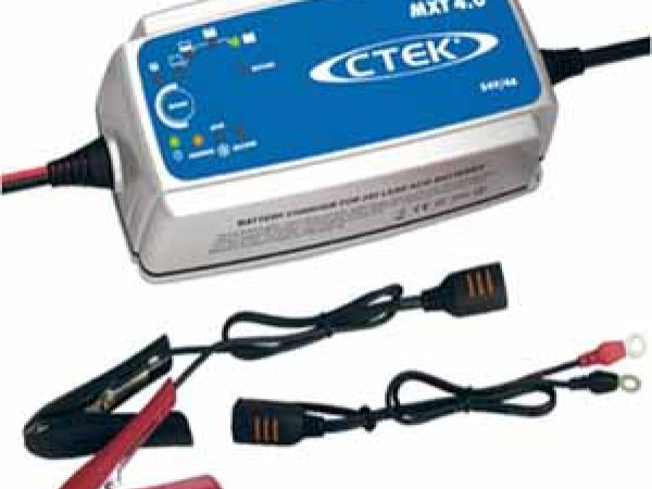 Chargeur de batterie de batterie du véhicule C-TEK 24 volts / 4 a